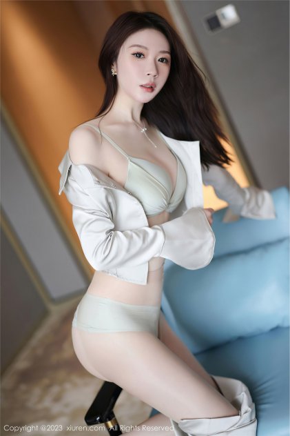 免费看裸体美女❌❌❌海报