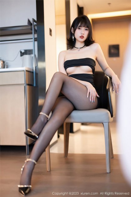 模特被轮奸摸大奶子海报